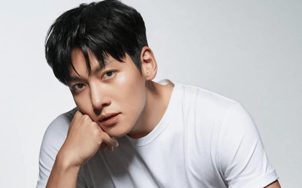 Ji Chang Wook é Criticado por Supostamente Fumar em Ambiente Fechado
