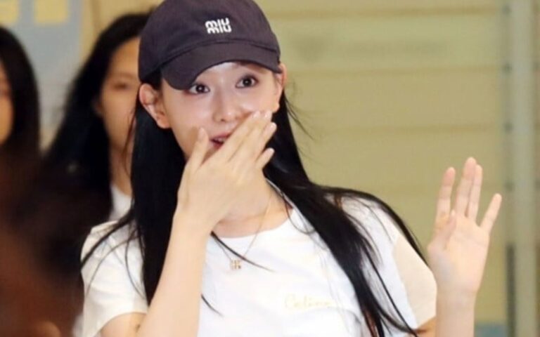 Kim Ji-won Pede Restrições a Fotos e Presentes em Aeroportos Após Incidentes com Multidões