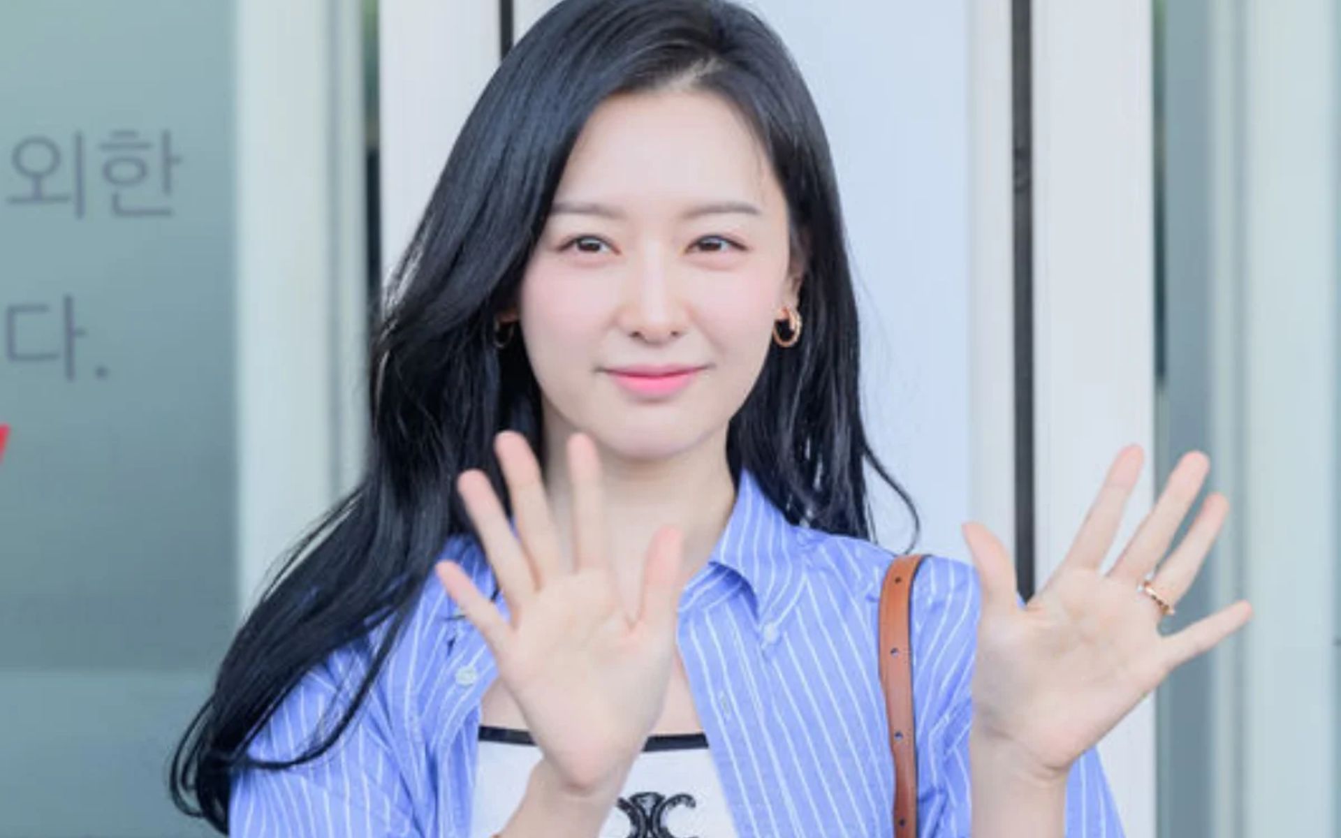 Kim Ji-won Causa Paralisação no Aeroporto Internacional de Incheon 1 Kim Ji won em Aeroporto