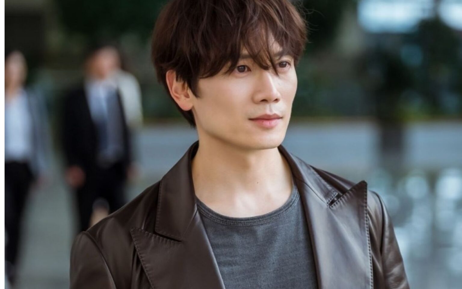 Ji Sung Revela por Que Escolheu ‘Connection’ na Coletiva de Lançamento ji sung 1