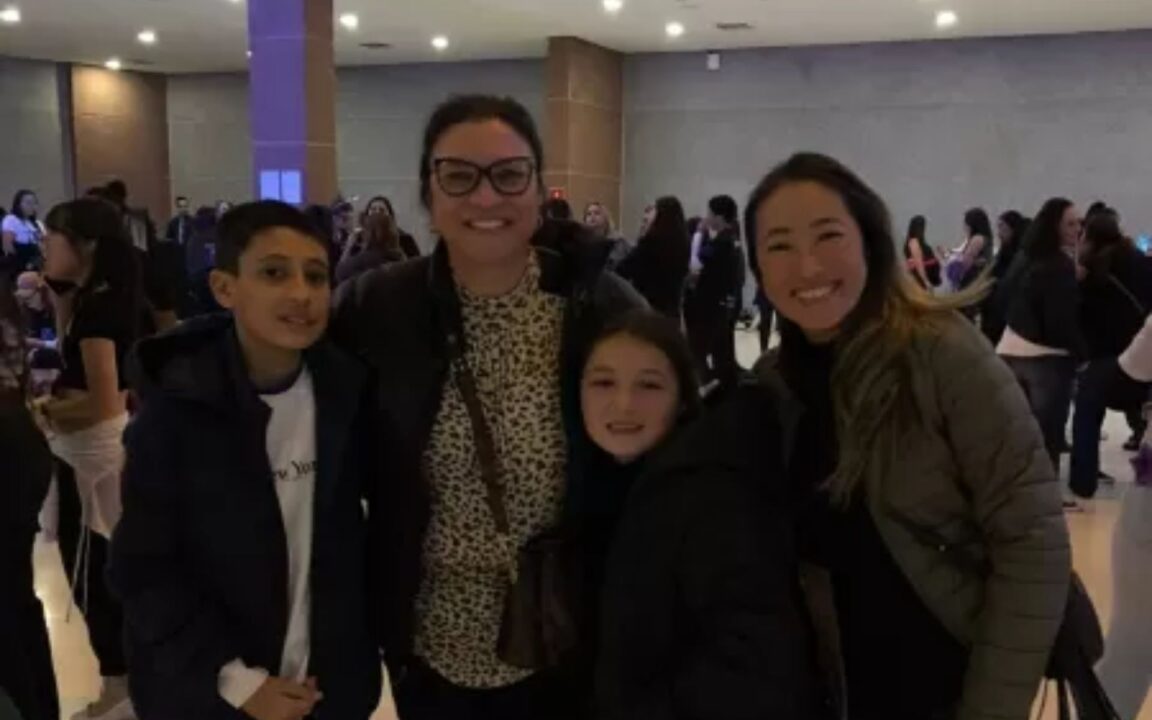 Seguidores de Cha Eun-woo Enfrentam Longas Distâncias e Altos Custos para Ver o Astro 2 Seguidores de Cha Eun-woo Enfrentam Longas Distâncias e Altos Custos