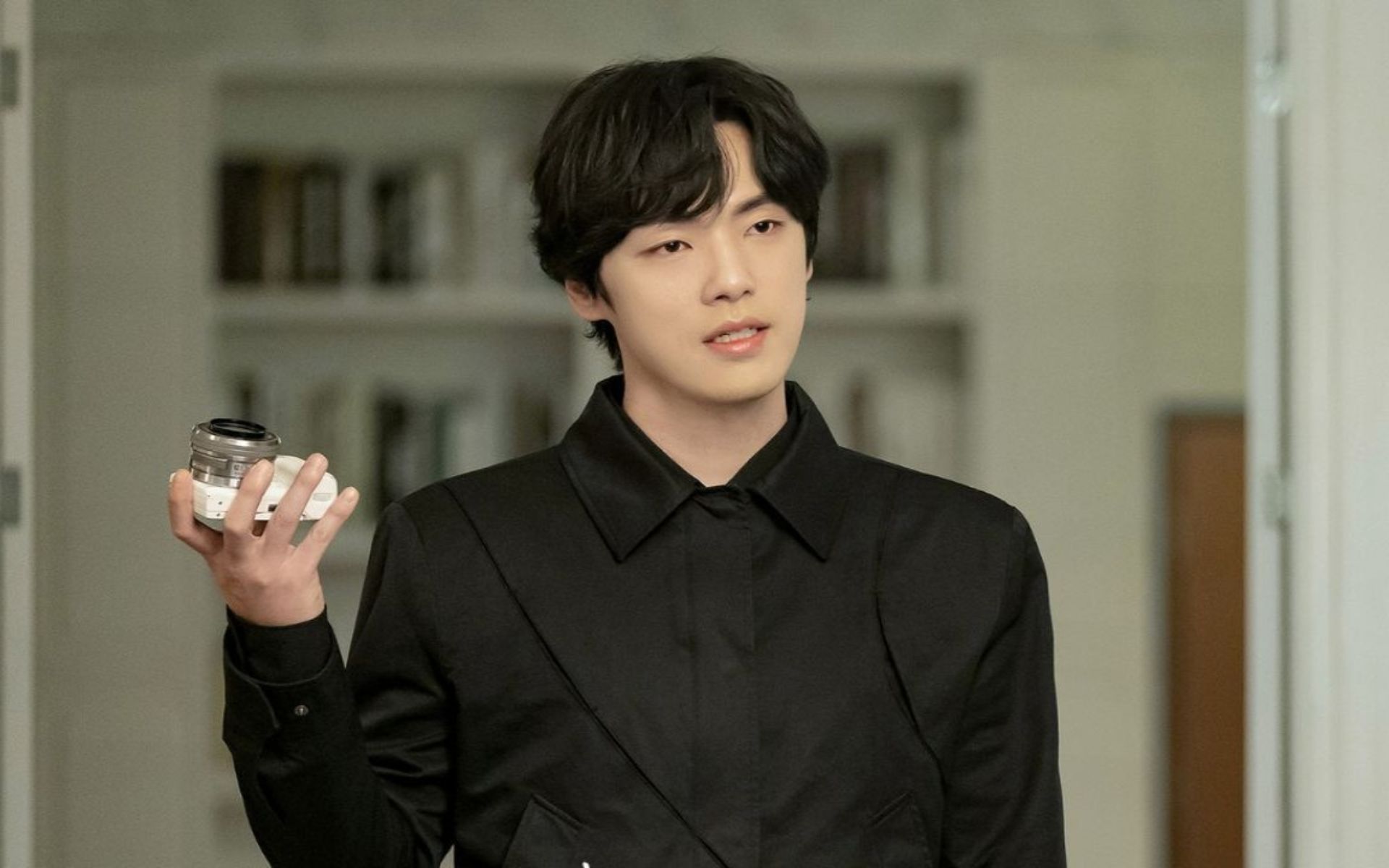 Kim Jung Hyun de "Pousando no Amor" Está de Volta com o K-drama "Iron Family" 7 Kim Jung Hyun retorna aos K Dramas em Iron Family