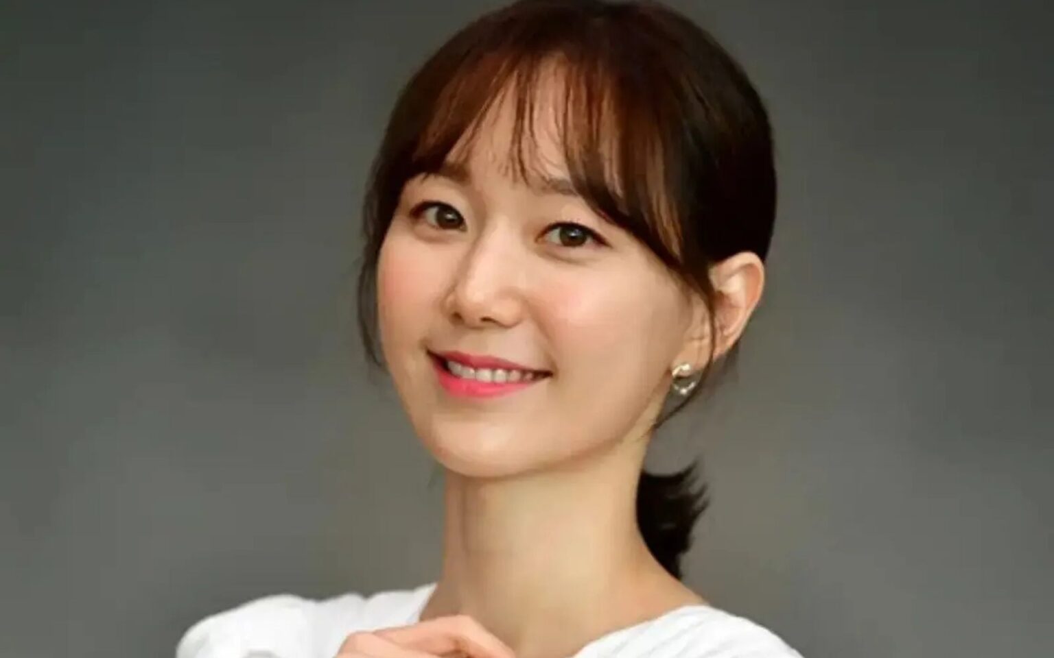Lee Yoo Young Confirma Casamento e Gravidez Lee Yoo Young Confirma Casamento e Gravidez