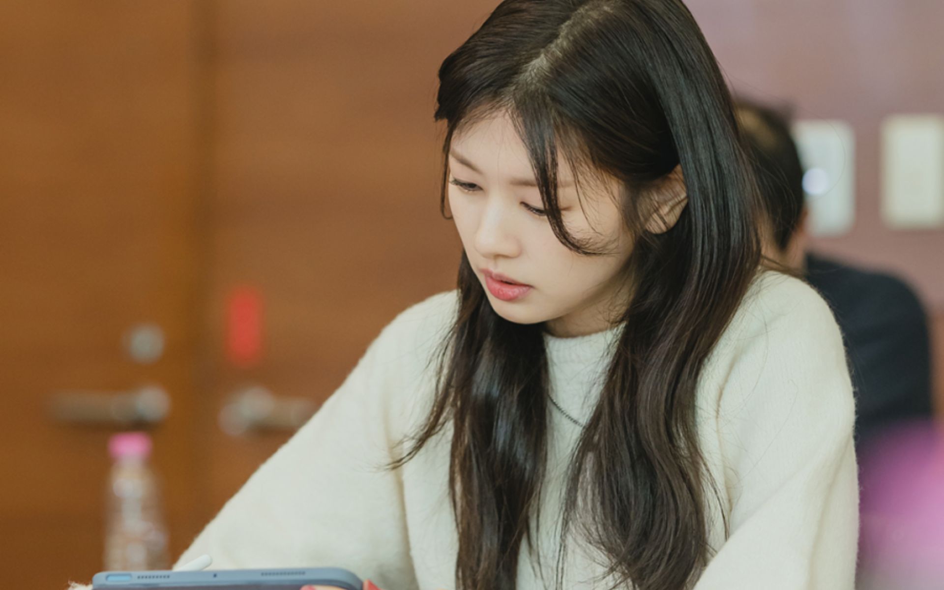 "Love Next Door" Estrelado por Jung So Min e Jung Hae In, Anuncia Data de Estreia 3 Love Next Door elenco principal 1 1