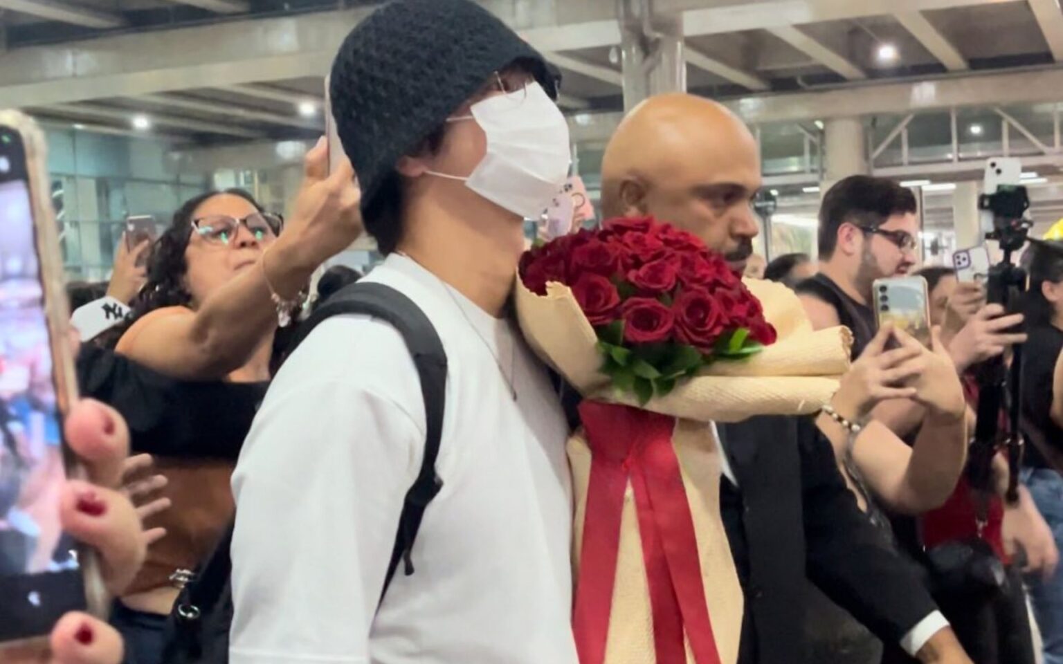 Seo In Guk Chega a São Paulo para o “Fanmeeting Ao Seu Dispor” Seo In Guk Chega a São Paulo para o "Fanmeeting Ao Seu Dispor"