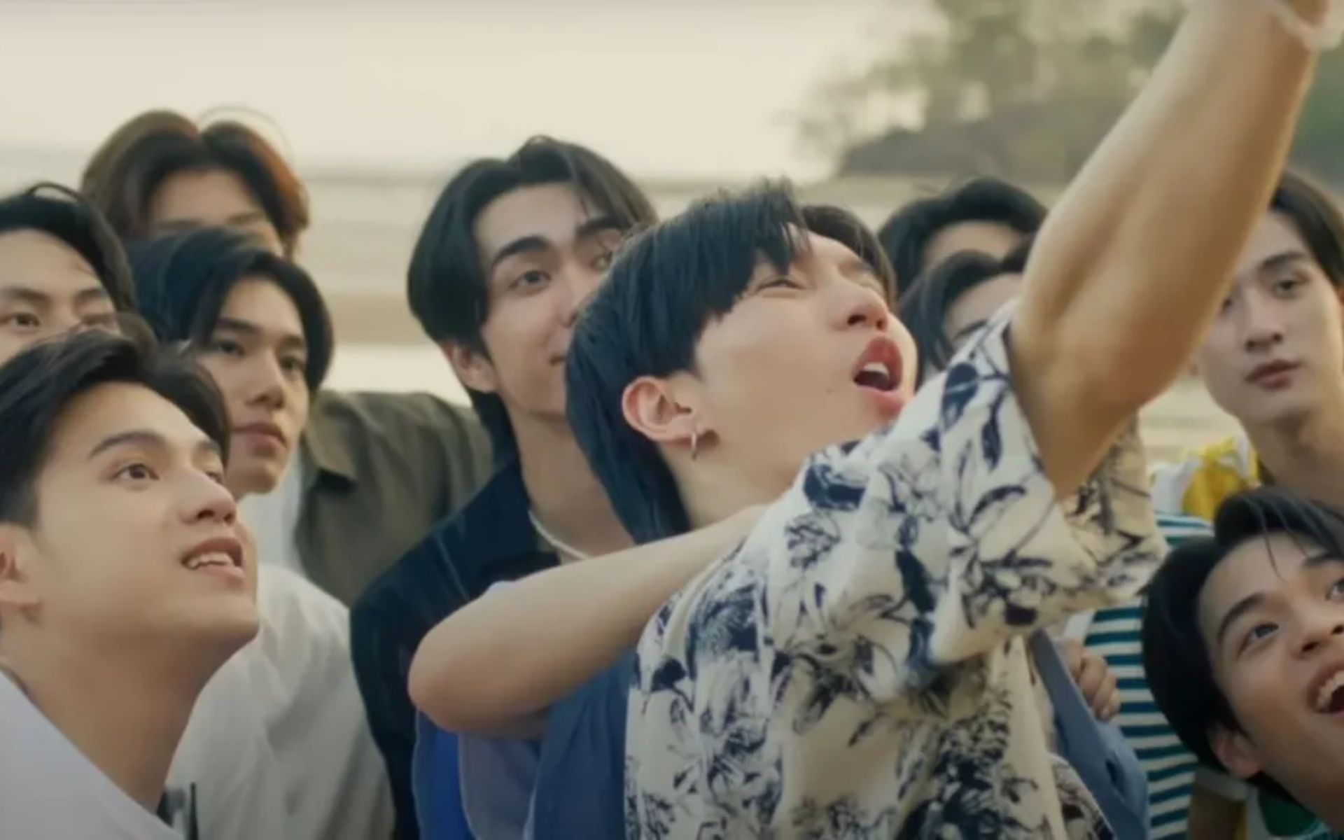 Somos amigos (We Are) 15 Somos amigos 1