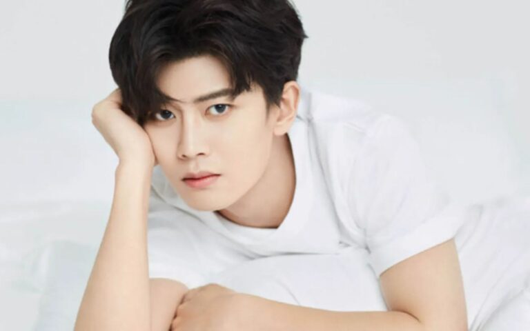 Os 15 atores chineses mais lindos e talentosos 2 Atores chineses mais lindos Ren jialun