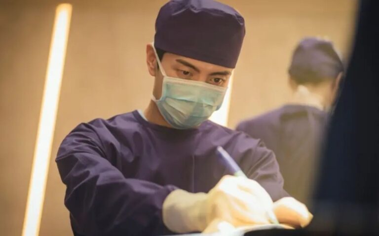 "Face Me", com Lee Min Ki e Han Ji Hyun, divulga imagens da leitura do roteiro 2 Em Face Me Lee Min Ki e um cirurgiao plastico