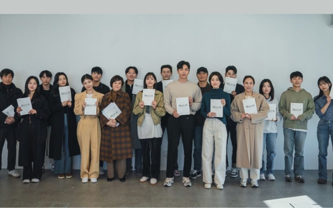 "Face Me", com Lee Min Ki e Han Ji Hyun, divulga imagens da leitura do roteiro 3 Face Me Elenco