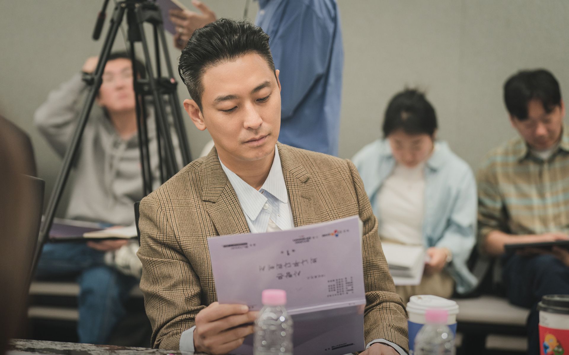 Ju Ji Hoon e Jung Yu Mi, juntos novamente após 18 anos, estrelam Love Your Enemy 1 Ju Ji Hoon em Love Your Enemy