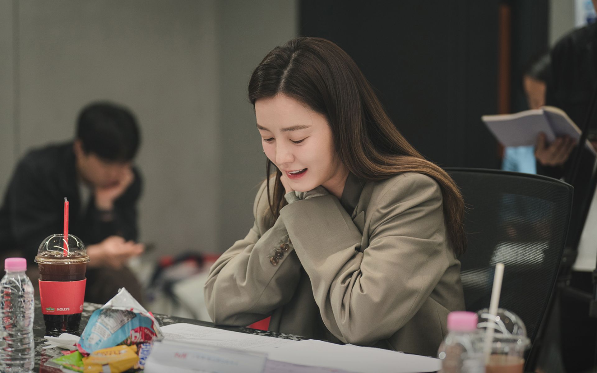 Ju Ji Hoon e Jung Yu Mi, juntos novamente após 18 anos, estrelam Love Your Enemy 2 Jung Yu Mi em Love Your Enemy