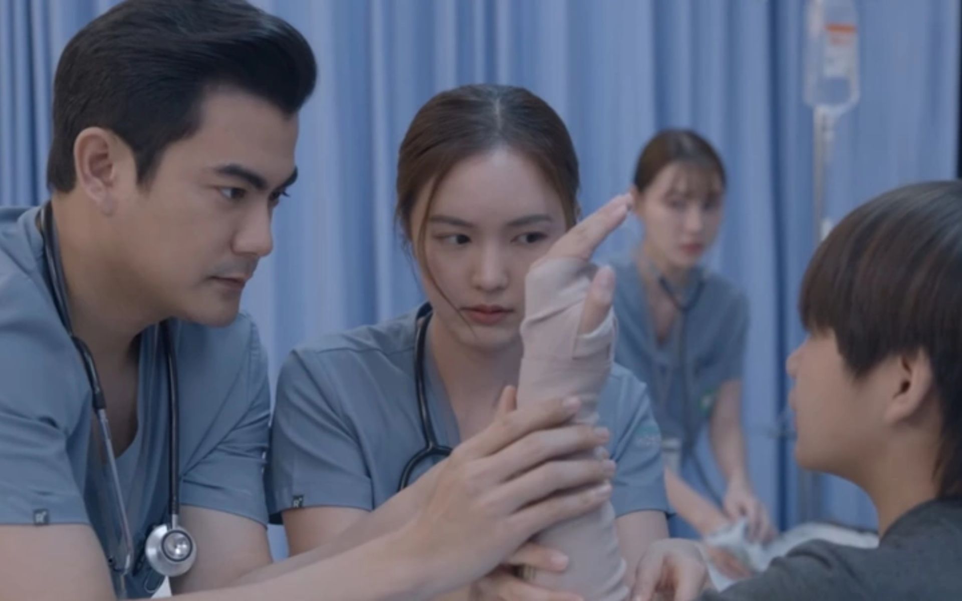 Um casal de emergência (Emergency Couple) 11 Um casal de emergencia Emergency Couple 2