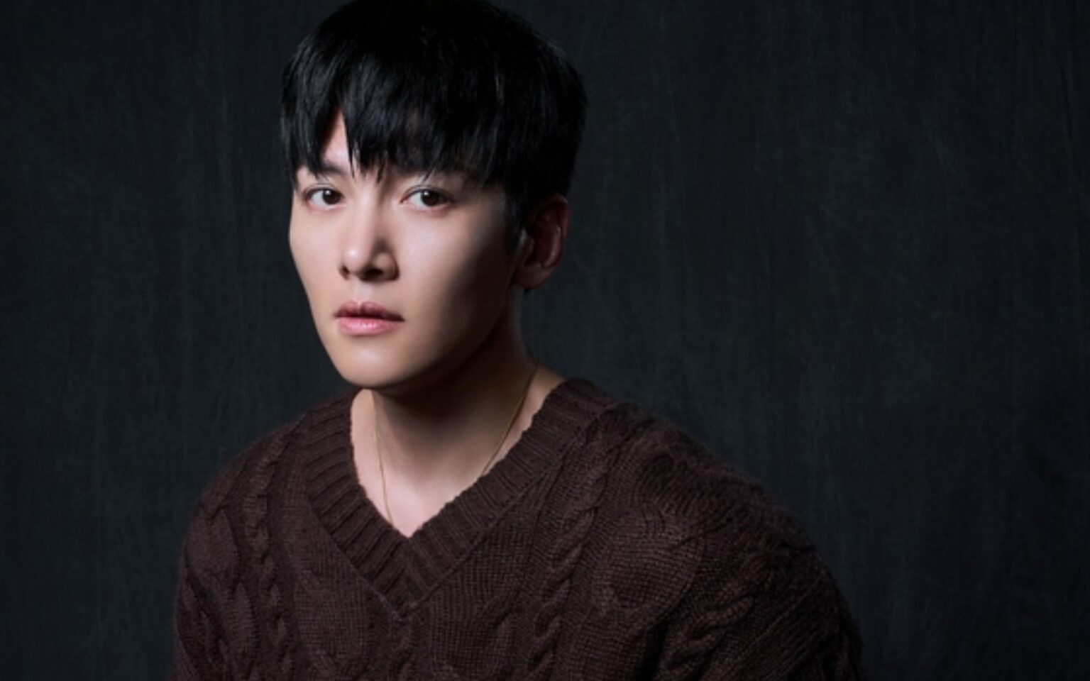 Ji Chang Wook abraça o apelido de “Filho do Disney+” em entrevista Ji Chang Wook abraça o apelido de "Filho do Disney+" em entrevista