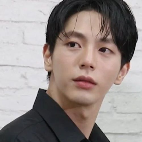 Start-Up (Apostando alto) 1 Up Poompat Iam samang