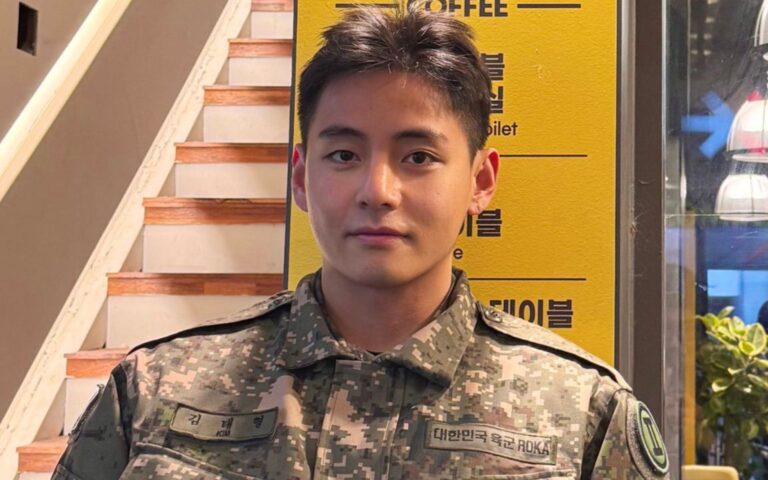 V do BTS Envia Saudação Calorosa e Comenta Sobre o Exército e seu Corpo