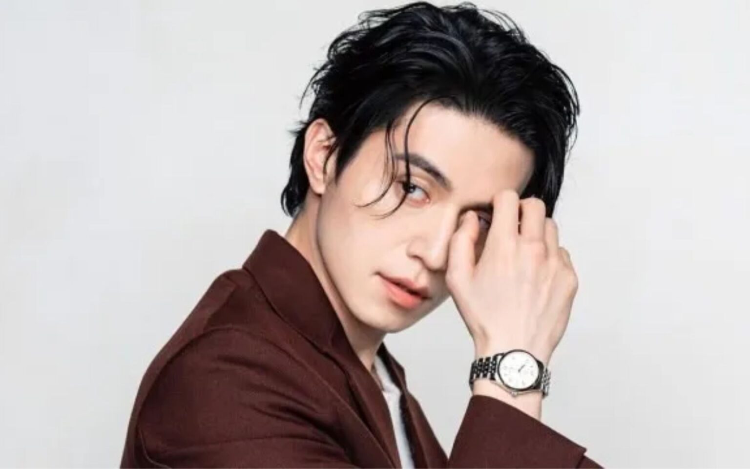 Lee Dong Wook Brinca Sobre a Baixa Audiência de ‘Harbin’ em Programa de TV Lee Dong Wook Brinca Sobre a Baixa Audiencia de Harbin em Programa de TV 1