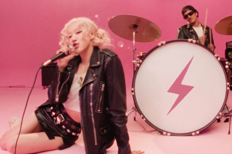 Rosé’s “APT.” conquista 2,4 bilhões de visualizações e faz história na música feminina