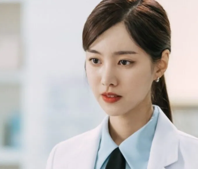 Jin Se Yeon como Neuropsiquiatra em Bad-Memory Eraser