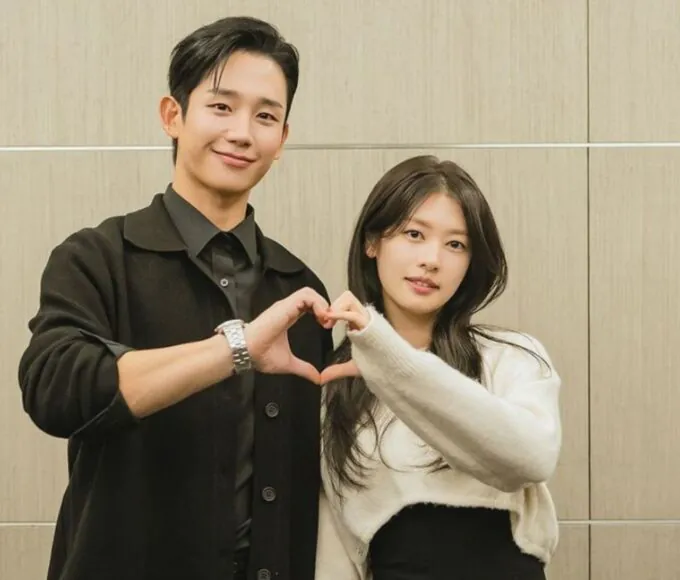 Jung Hae In e Jung So Min Compartilham Experiências de "Love Next Door"